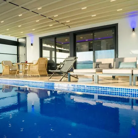 3 Bedroom Seaview With Private Pool 빌라 *